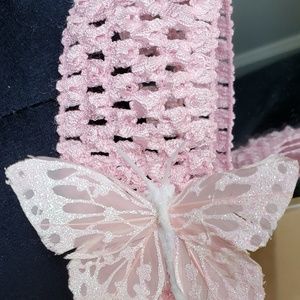 Pink stretchy headband adorned with a pink/white b